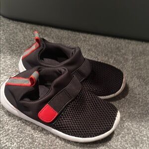 Black and Red Sneakers with Velcro Closure and Breathable Mesh